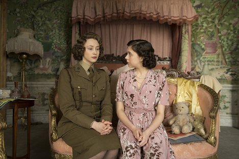 Sarah Gadon, Bel Powley - A Royal Night - Ein königliches Vergnügen - Filmfotos