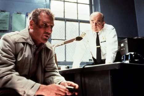 Paul Newman, Edward Asner - Fort Apache, the Bronx - Do filme
