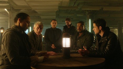 Alex Mallari Jr., Rob Stewart, Anthony Lemke, Roger Cross, Marc Bendavid - Dark Matter - Episode 2 - Kuvat elokuvasta