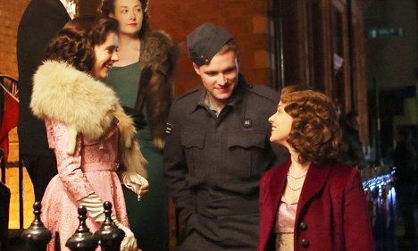 Bel Powley, Jack Reynor, Sarah Gadon - A Royal Night Out - Film