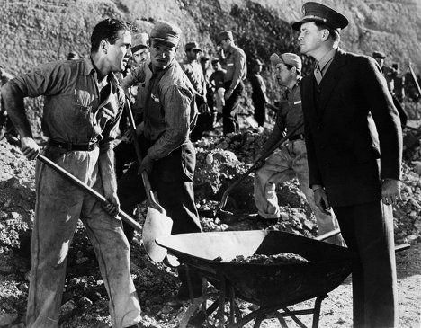Humphrey Bogart, Joe Sawyer, Barton MacLane - San Quentin - Filmfotos