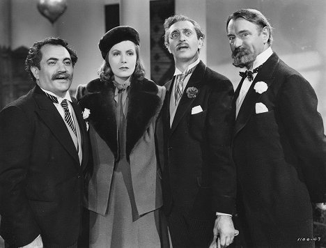 Alexander Granach, Greta Garbo, Felix Bressart, Sig Ruman - Ninocska - Filmfotók