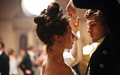 Vanessa Kirby, Douglas Booth - Nadějné vyhlídky - Z filmu