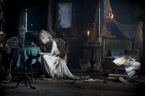 Gillian Anderson - Great Expectations - Photos