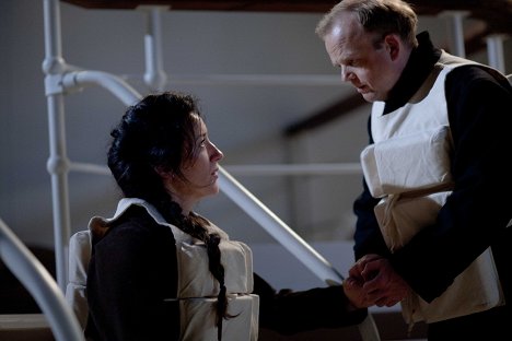 Maria Doyle Kennedy, Toby Jones - Titanic - Filmfotos