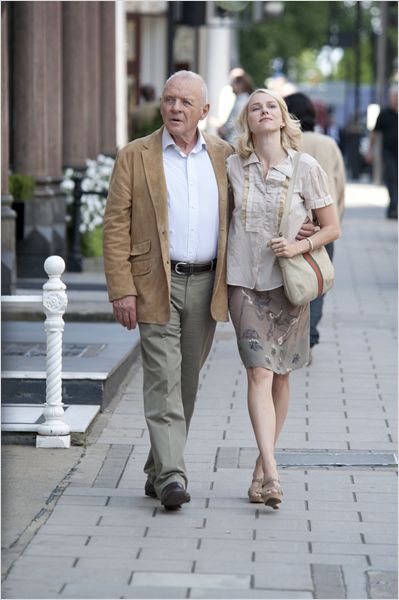 Anthony Hopkins, Naomi Watts - Poznasz przystojnego bruneta - Z filmu