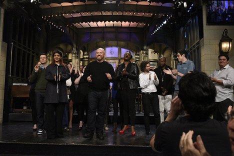 Taran Killam, Rihanna, Louis C.K., Leslie Jones, Kyle Mooney, Jay Pharoah, Pete Davidson, Bobby Moynihan - Saturday Night Live - Filmfotók