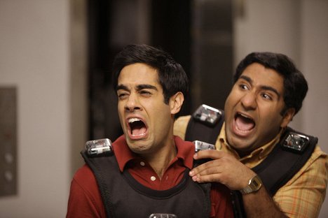 Sacha Dhawan, Ben Rappaport - Outsourced - Temporary Monsanity - Filmfotos