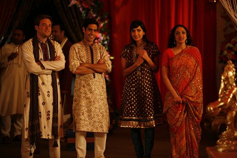 Ben Rappaport, Sacha Dhawan, Rebecca Hazlewood, Anisha Nagarajan - Outsourced - Rajiv Ties the Baraat: Part 1 - Van film