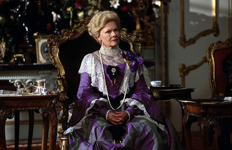 Judi Dench - The Importance of Being Earnest - Photos
