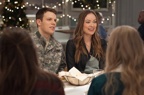 Jake Lacy, Olivia Wilde - Love The Coopers - Film