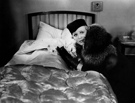 Gloria Stuart - The Invisible Man - Photos