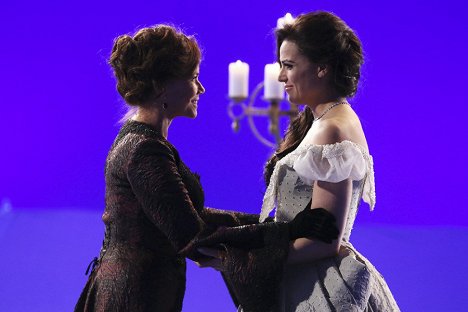 Barbara Hershey, Lana Parrilla - Once Upon a Time - Mother - Making of
