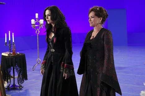 Lana Parrilla, Barbara Hershey - Once Upon a Time - Mother - Making of