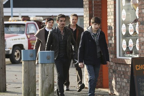 Ginnifer Goodwin, Colin O'Donoghue, Josh Dallas, Jared Gilmore - Once Upon a Time - Mother - Van film