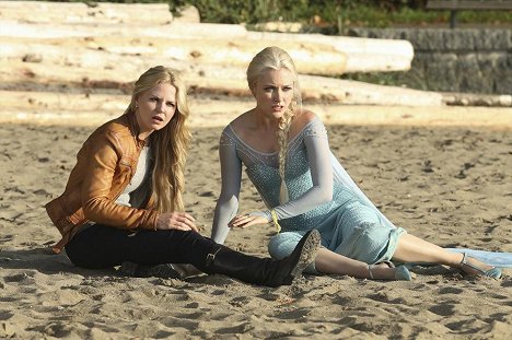 Jennifer Morrison, Georgina Haig - Once Upon a Time - Smash the Mirror: Part 2 - Photos