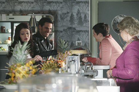 Emilie de Ravin, Colin O'Donoghue - Once Upon a Time - Darkness on the Edge of Town - Photos