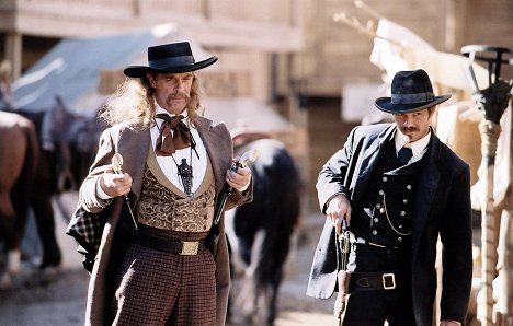 Keith Carradine, Timothy Olyphant - Deadwood - Deadwood - Van film