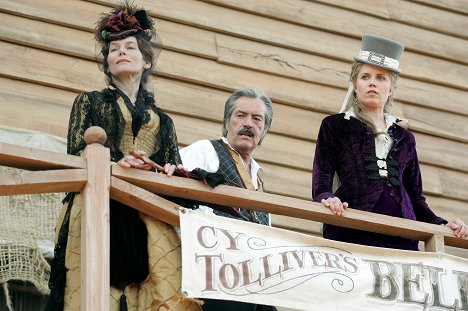 Robin Weigert, Powers Boothe, Kim Dickens - Deadwood - A Lie Agreed Upon: Part I - Photos