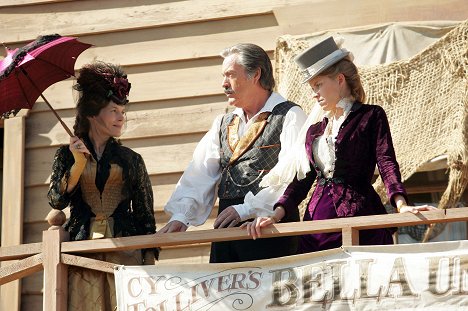 Robin Weigert, Powers Boothe, Kim Dickens - Deadwood - A Lie Agreed Upon: Part I - Z filmu