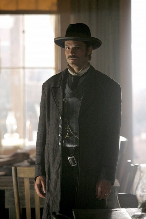 Timothy Olyphant - Deadwood - Tell Your God to Ready for Blood - Photos