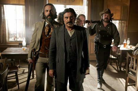 Titus Welliver, Ian McShane, W. Earl Brown - Deadwood - Der Druck steigt - Filmfotos