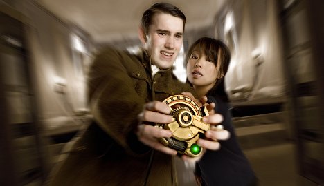 Anthony Lewis, Naoko Mori - Torchwood - Season 2 - Promóció fotók