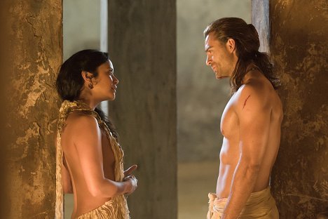 Marisa Ramirez, Dustin Clare - Spartacus: Az aréna istenei - Filmfotók