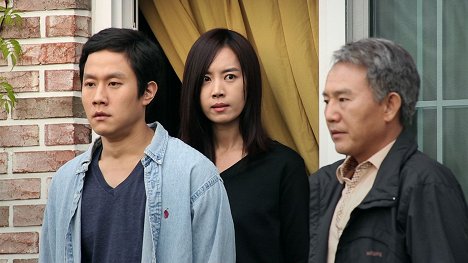 Woo Jung, Yoo-mi Kim, Byung-ho Son - Boogeun gajeok - Filmfotos