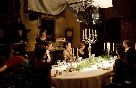 Charlie Cox, Elizabeth McGovern - Downton Abbey: Behind the Drama - Filmfotos