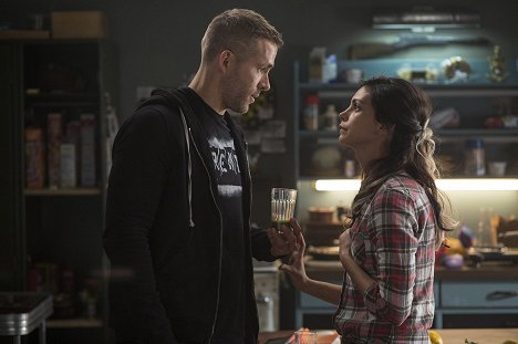 Ryan Reynolds, Morena Baccarin - Deadpool - Z filmu