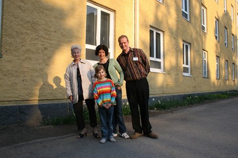 Seela Sella, Liisa Mustonen, Siiri Suosalo, Mats Långbacka - Kalteva torni - Z filmu