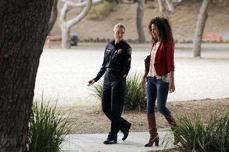 Teri Polo, Sherri Saum - The Fosters - Justify the Means - Photos