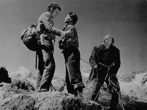James MacArthur, Janet Munro, Laurence Naismith - Third Man on the Mountain - Filmfotos
