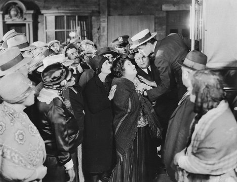 Joan Crawford, Vera Gordon, John Gilbert - Négy fal - Filmfotók