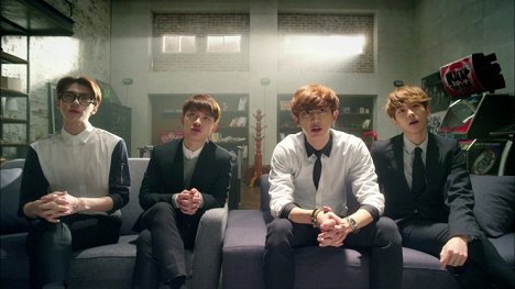Sehun, D.O., Chanyeol, Baekhyun - Woori yeopjibe EXOga sanda - Filmfotos