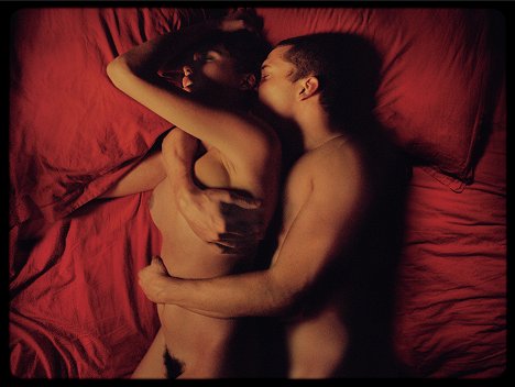 Aomi Muyock, Karl Glusman - Love - Filmfotos