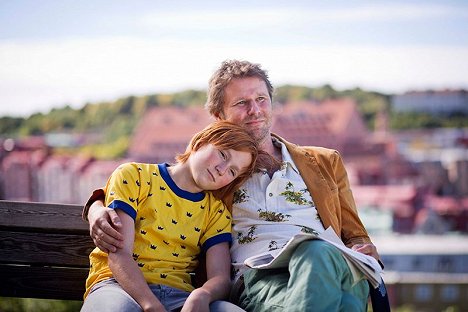 Lukas Holgersson, Shanti Roney - Der Junge mit den Goldhosen - Filmfotos