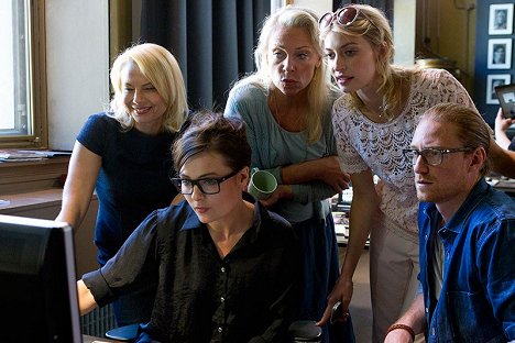 Helena Bergström, Susanne Thorson, Katarina Ewerlöf, Cecilia Forss, Peter Eggers - Medicinen - Kuvat elokuvasta