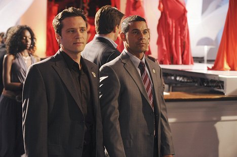 Seamus Dever, Jon Huertas - Castle - A szépség és a szörnyeteg - Filmfotók