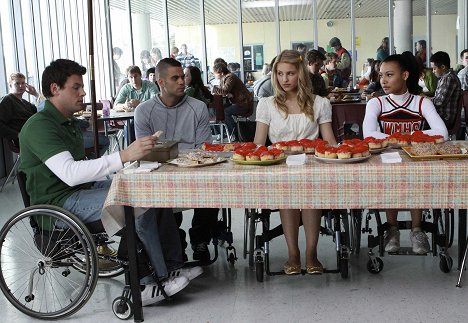 Cory Monteith, Mark Salling, Dianna Agron, Naya Rivera - Glee - Cadeiras-de-rodas - De filmes