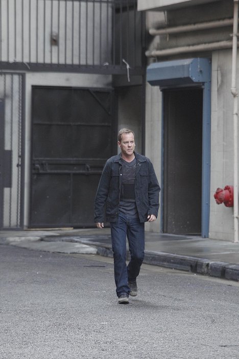 Kiefer Sutherland - 24 - Day 8: 6:00 a.m.-7:00 a.m. - Photos