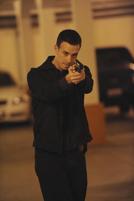 Freddie Prinze Jr. - 24 - Day 8: 7:00 a.m.-8:00 a.m. - Van film