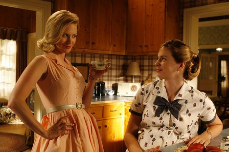 January Jones, Anne Dudek - Mad Men - Shoot - De filmes