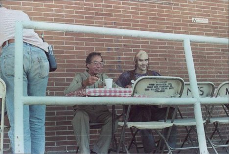 Jim Siedow, Bill Moseley - Texas Chainsaw 2 - Van de set