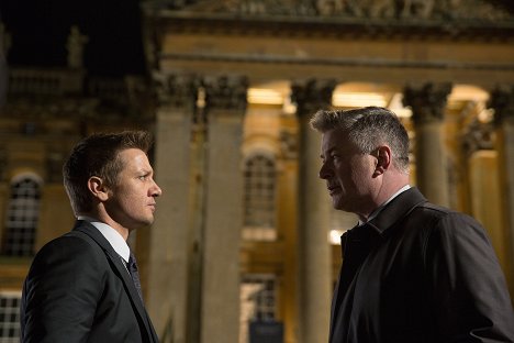 Jeremy Renner, Alec Baldwin - Mission: Impossible - Rogue Nation - Photos