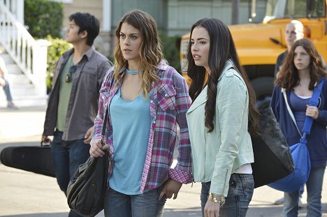 Lindsey Shaw, Chloe Bridges - Pretty Little Liars - Miss Me x100 - Photos