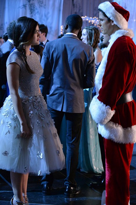 Lucy Hale, Sean Faris - Pretty Little Liars - How the 'A' Stole Christmas - Photos