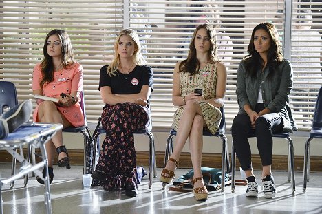 Lucy Hale, Ashley Benson, Troian Bellisario, Shay Mitchell - Pretty Little Liars - Out Damned Spot - Photos