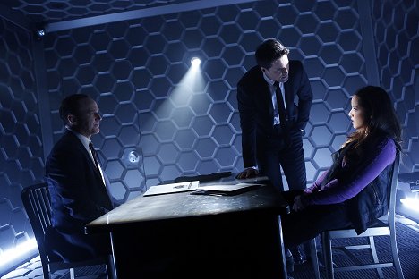 Clark Gregg, Chloe Bennet - Agents of S.H.I.E.L.D. - Pilot - Photos